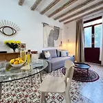 Almodovar Apartment Barcelona